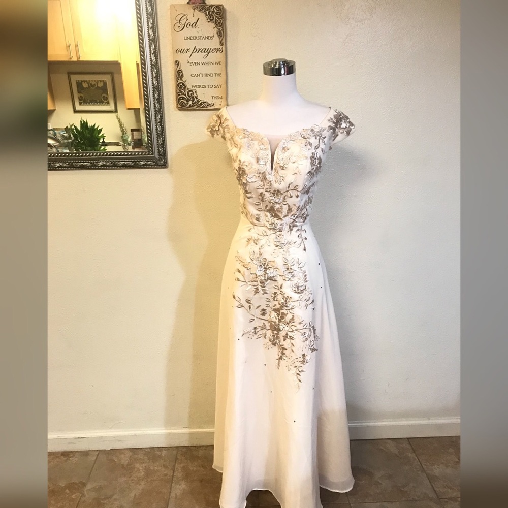 Filipiniana Off-Shoulder Cream Beige Long Gown